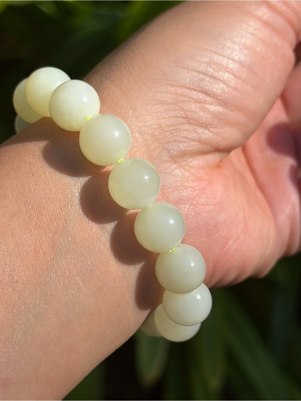 12mm stretchable natural yellow jade bracelet 2513 - Picture 4 of 8